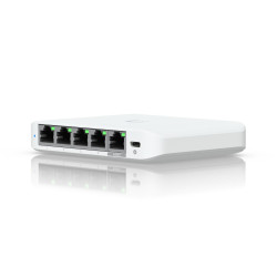 Compact, 5-port 2.5G switch